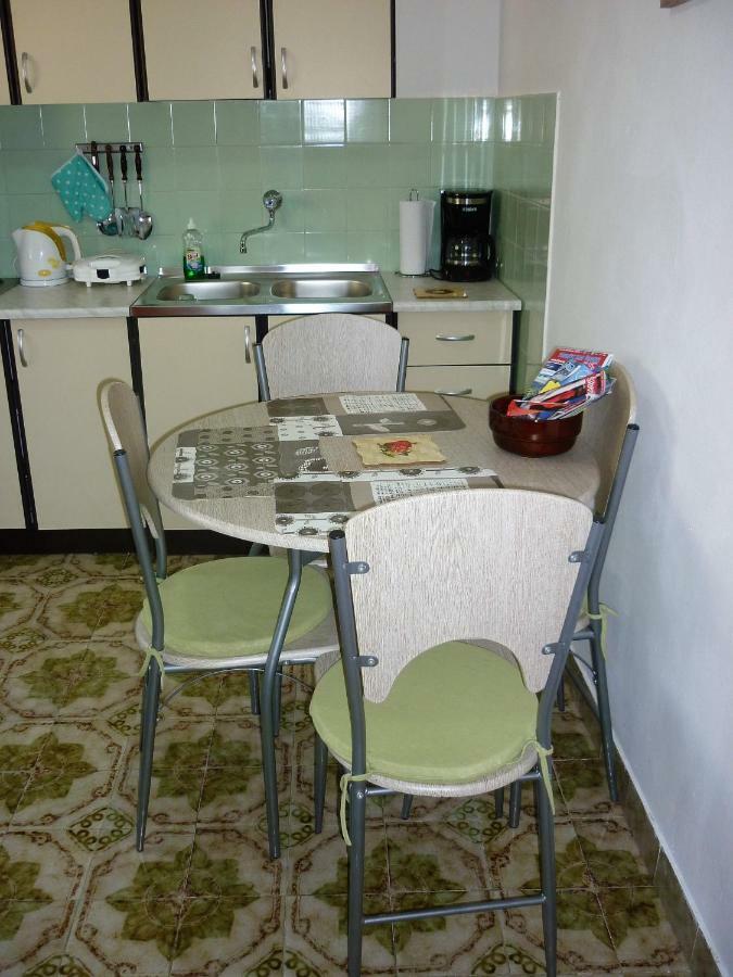 Apartman Tisno Zewnętrze zdjęcie